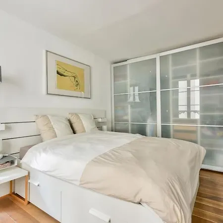 Elegant A 5 Minutes Du Parc Monceau ! Apartment Paris